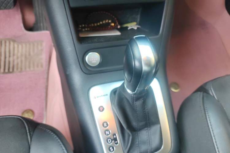 Used Volkswagen Tiguan 2015 2.0 TSI Automatic All-Wheel Drive Flagship Edition Gear Lever