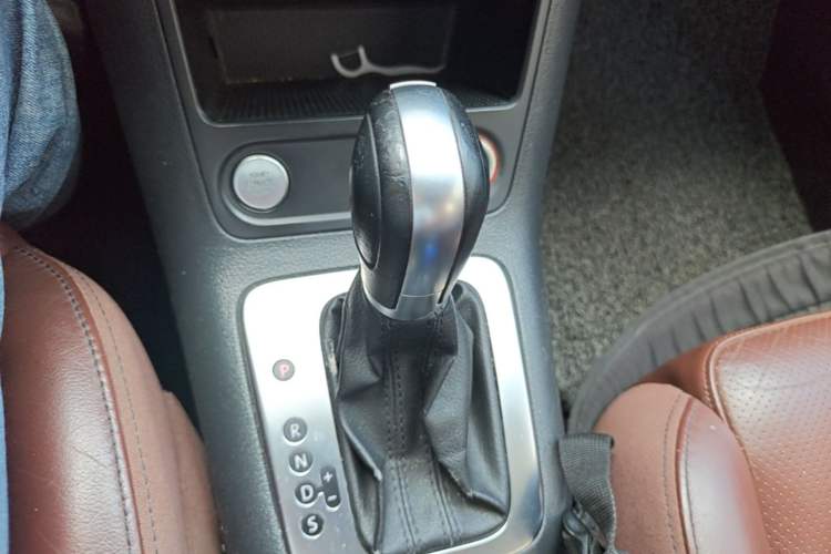 Used Volkswagen Tiguan 2015 1.8TSI Automatic Two-Wheel Drive Luxury Model Gear Lever