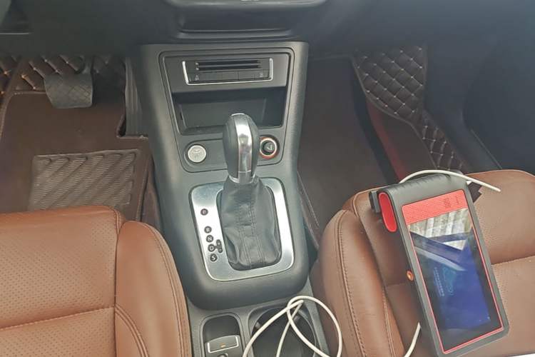Used Volkswagen Tiguan 2015 1.8TSI Automatic Two-Wheel Drive Luxury Model Gear Lever