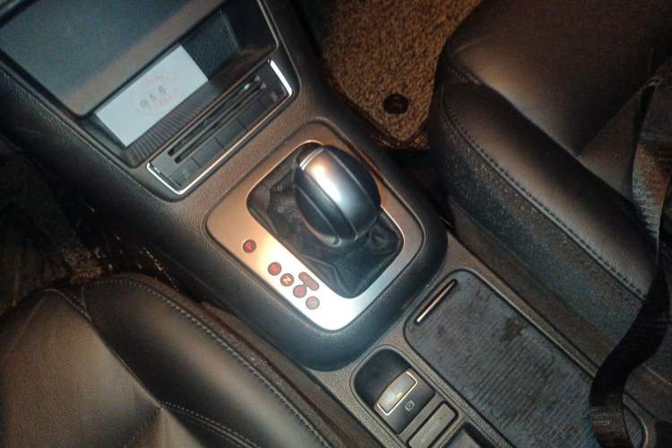 Used Volkswagen Tiguan 2015 1.8TSI Automatic Two-Wheel Drive Comfort Edition Gear Lever