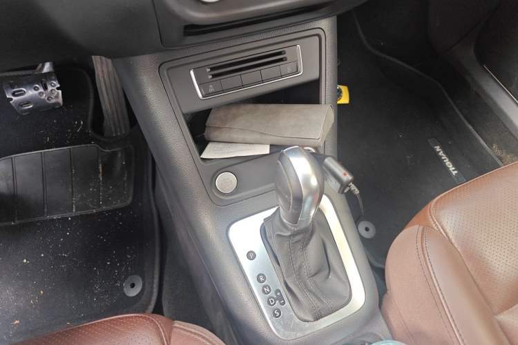 Used Volkswagen Tiguan 2015 1.8TSI Automatic Two-Wheel Drive Luxury Model Gear Lever
