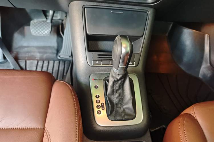 Used Volkswagen Tiguan 2015 2.0 TSI Comfort Edition Gear Lever