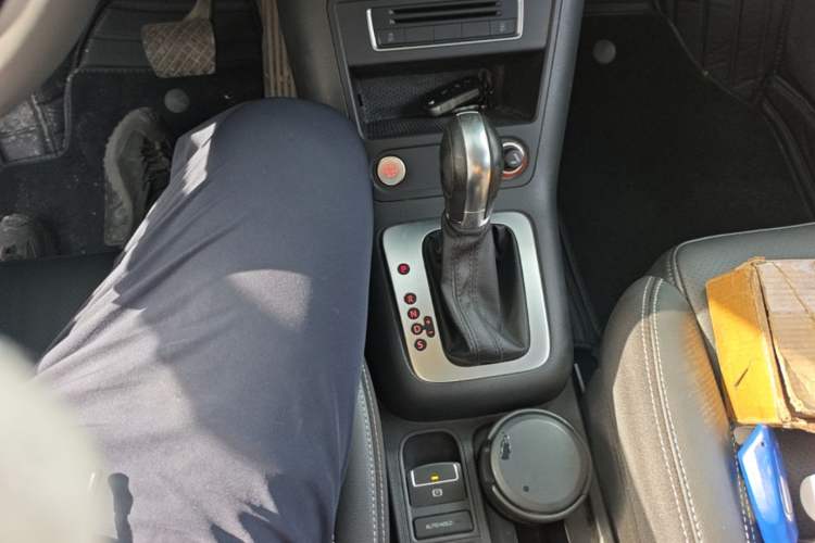 Used Volkswagen Tiguan 2015 1.8TSI Automatic Two-Wheel Drive Luxury Model Gear Lever