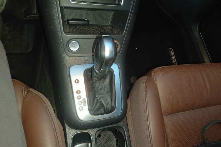 Used Volkswagen Tiguan 2015 1.8TSI Automatic Two-Wheel Drive Luxury Model Gear Lever