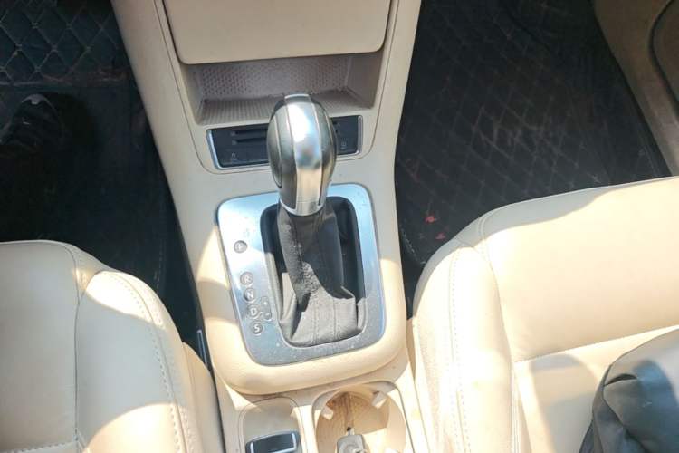 Used Volkswagen Tiguan 2015 1.8TSI Automatic Two-Wheel Drive Comfort Edition Gear Lever