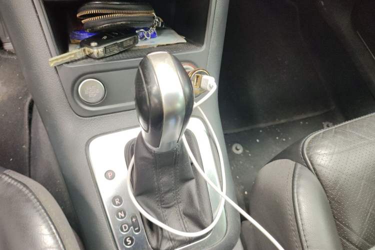 Used Volkswagen Tiguan 2015 1.8TSI Automatic Two-Wheel Drive Luxury Model Gear Lever
