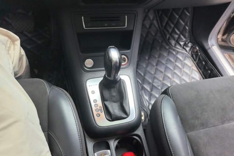 Used Volkswagen Tiguan 2015 2.0 TSI Automatic All-Wheel Drive Flagship Edition Gear Lever