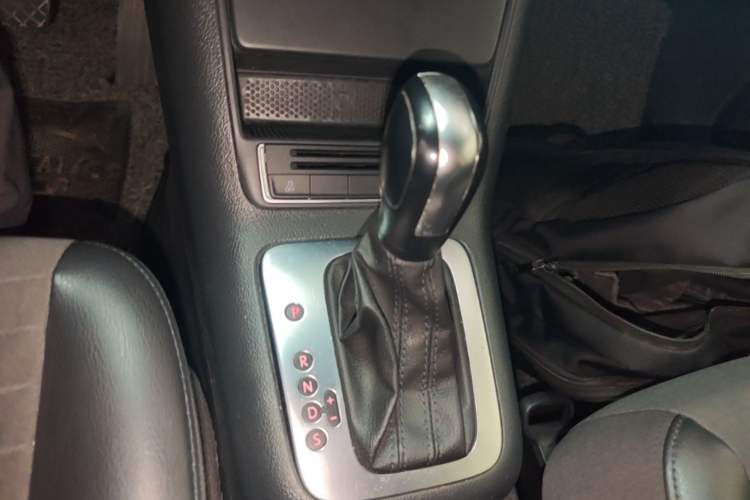 Used Volkswagen Tiguan 2015 1.8TSI Automatic Two-Wheel Drive Trend Edition Gear Lever