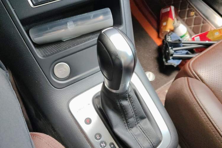 Used Volkswagen Tiguan 2015 1.8TSI Automatic All-Wheel-Drive Luxury Model Gear Lever