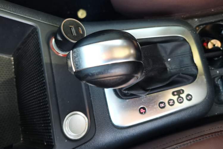 Used Volkswagen Tiguan 2015 1.8TSI Automatic Two-Wheel Drive Luxury Model Gear Lever