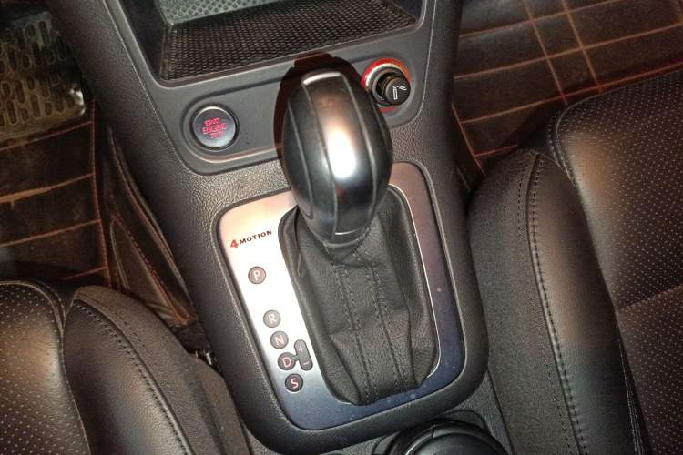 Used Volkswagen Tiguan 2015 2.0 TSI Automatic All-Wheel Drive Luxury Edition Gear Lever