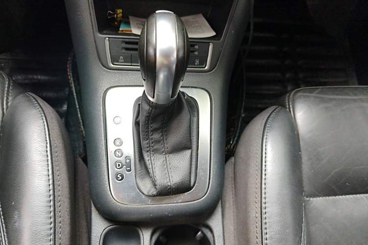 Used Volkswagen Tiguan 2015 1.8TSI Automatic Two-Wheel Drive Comfort Edition Gear Lever