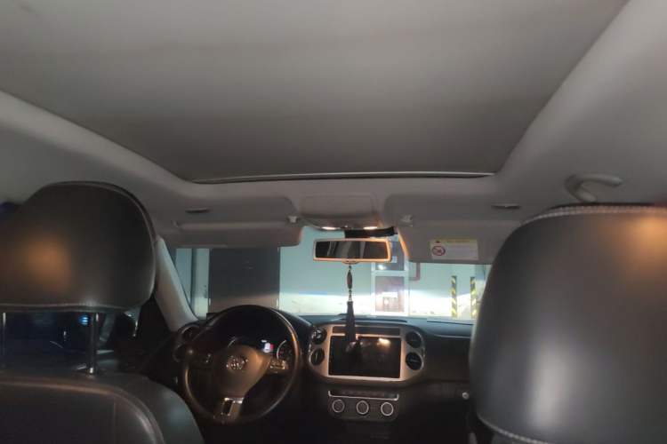 Used Volkswagen Tiguan 2015 1.8TSI Automatic Two-Wheel Drive Luxury Model Headliner