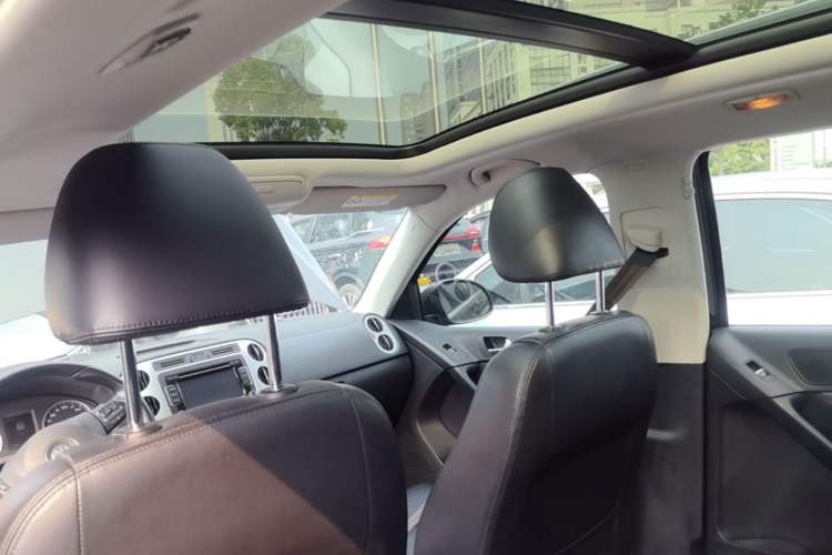 Used Volkswagen Tiguan 2015 1.8TSI Automatic Two-Wheel Drive Luxury Model Headliner