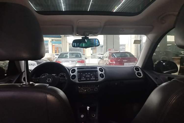 Used Volkswagen Tiguan 2015 1.8TSI Automatic Two-Wheel Drive Luxury Model Headliner