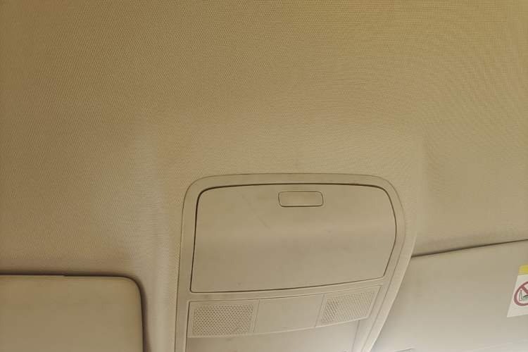 Used Volkswagen Tiguan 2015 1.8TSI Manual Two-Wheel Drive Fashion Edition Headliner