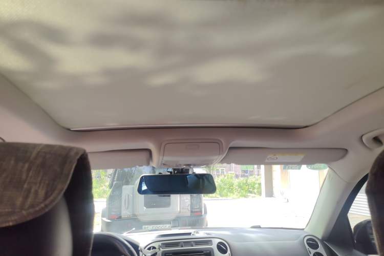 Used Volkswagen Tiguan 2015 1.8TSI Automatic Two-Wheel Drive Luxury Model Headliner