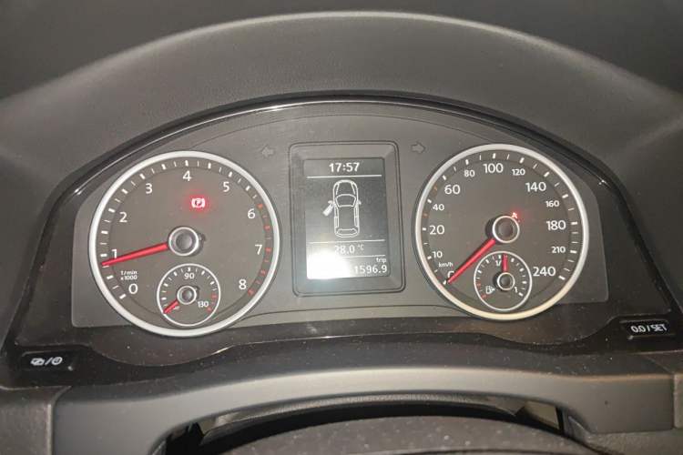 Used Volkswagen Tiguan 2015 1.8TSI Manual Two-Wheel Drive Fashion Edition Instrument Cluster