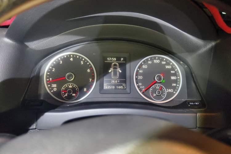Used Volkswagen Tiguan 2015 1.8TSI Automatic Two-Wheel Drive Comfort Edition Instrument Cluster