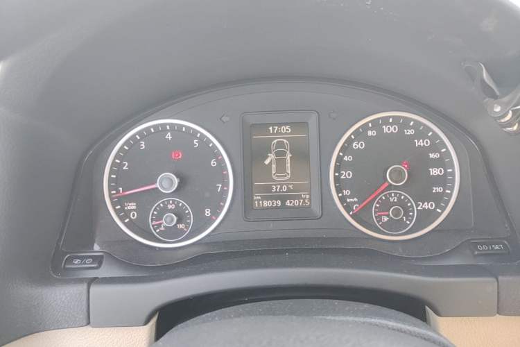 Used Volkswagen Tiguan 2015 1.8TSI Manual Two-Wheel Drive Fashion Edition Instrument Cluster