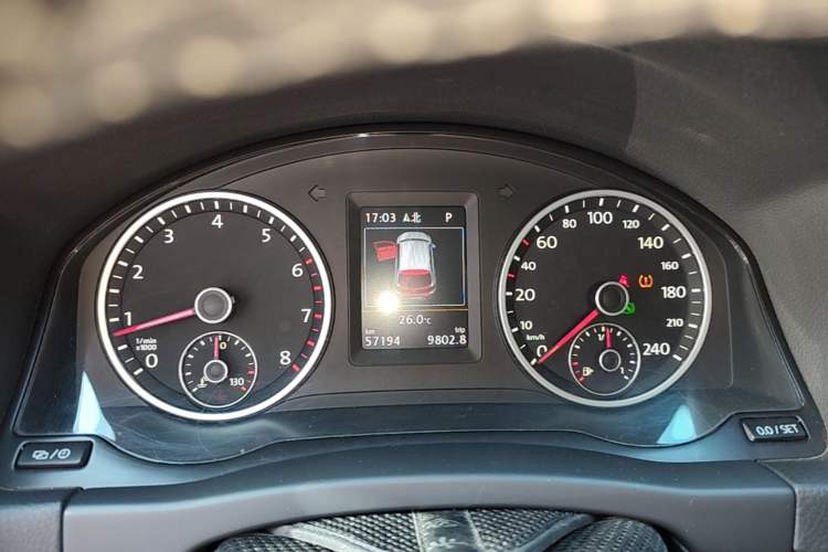 Used Volkswagen Tiguan 2015 1.8TSI Automatic All-Wheel-Drive Luxury Model Instrument Cluster