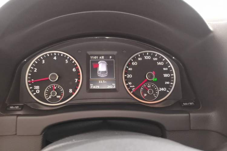 Used Volkswagen Tiguan 2015 2.0 TSI Automatic All-Wheel Drive Flagship Edition Instrument Cluster
