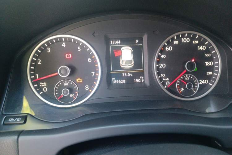 Used Volkswagen Tiguan 2015 1.8TSI Automatic All-Wheel-Drive Luxury Model Instrument Cluster