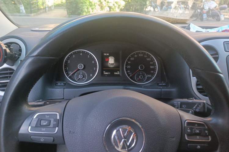 Used Volkswagen Tiguan 2015 1.8TSI Automatic Two-Wheel Drive Comfort Edition Instrument Cluster