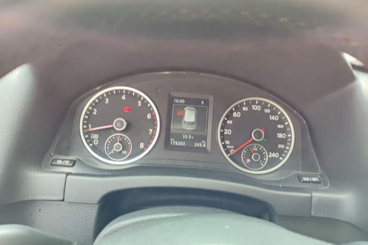 Used Volkswagen Tiguan 2015 1.8TSI Automatic Two-Wheel Drive Luxury Model Instrument Cluster