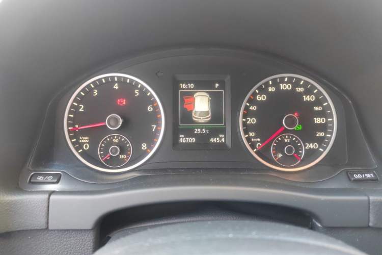 Used Volkswagen Tiguan 2015 2.0 TSI Automatic All-Wheel Drive Flagship Edition Instrument Cluster
