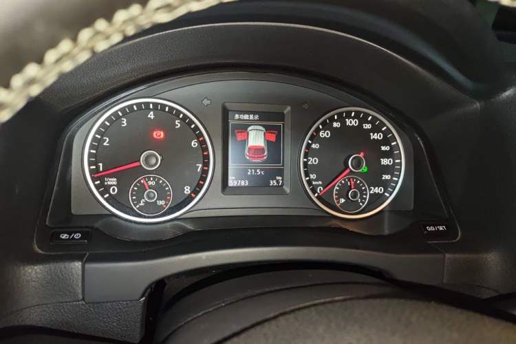 Used Volkswagen Tiguan 2015 2.0 TSI Automatic All-Wheel Drive Luxury Edition Instrument Cluster