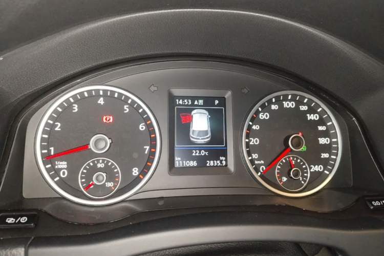 Used Volkswagen Tiguan 2015 1.8TSI Automatic All-Wheel-Drive Luxury Model Instrument Cluster