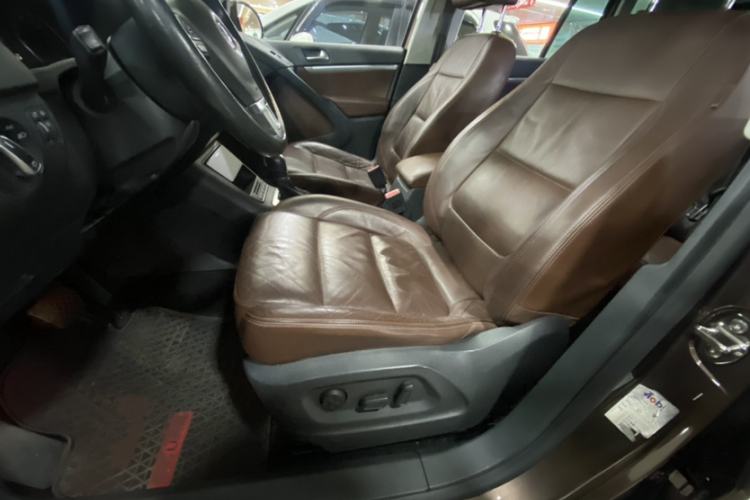 Used Volkswagen Tiguan 2015 2.0 TSI Comfort Edition Interior 1