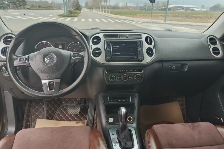 Used Volkswagen Tiguan 2015 2.0 TSI Automatic All-Wheel Drive Flagship Edition Interior 1