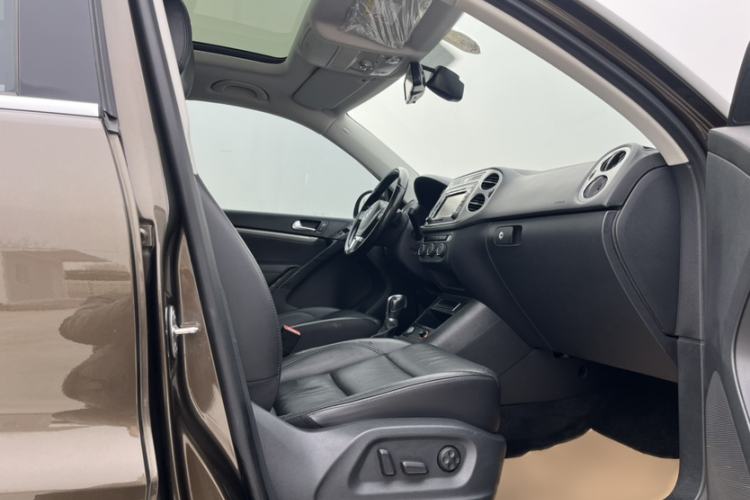 Used Volkswagen Tiguan 2015 1.8TSI Automatic Two-Wheel Drive Comfort Edition Interior 11