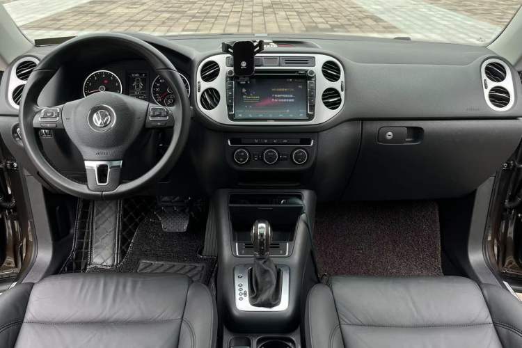 Used Volkswagen Tiguan 2015 1.8TSI Automatic Two-Wheel Drive Comfort Edition Interior 2