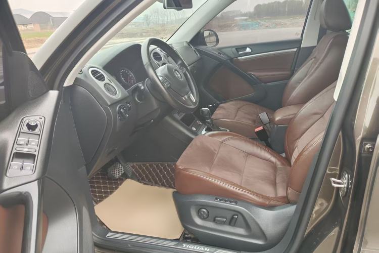 Used Volkswagen Tiguan 2015 2.0 TSI Automatic All-Wheel Drive Flagship Edition Interior 2