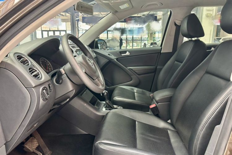 Used Volkswagen Tiguan 2015 1.8TSI Automatic Two-Wheel Drive Trend Edition Interior 2