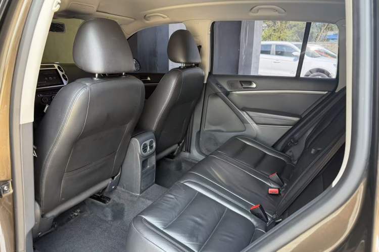 Used Volkswagen Tiguan 2015 1.8TSI Automatic Two-Wheel Drive Comfort Edition Interior 2