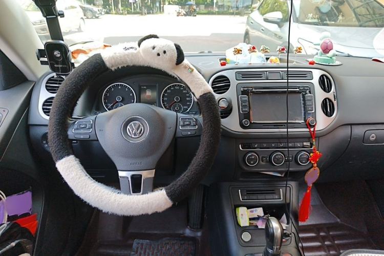 Used Volkswagen Tiguan 2015 1.8TSI Automatic All-Wheel-Drive Luxury Model Interior 2