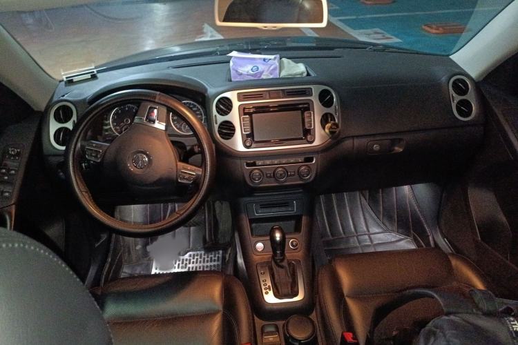 Used Volkswagen Tiguan 2015 2.0 TSI Automatic All-Wheel Drive Luxury Edition Interior 2