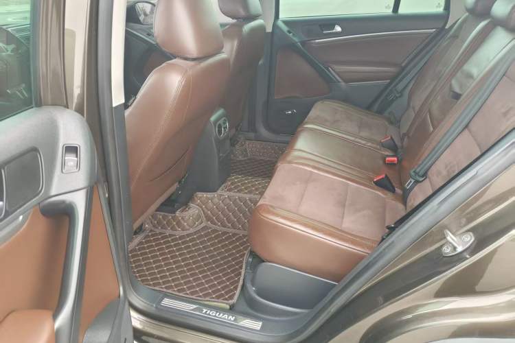 Used Volkswagen Tiguan 2015 2.0 TSI Automatic All-Wheel Drive Flagship Edition Interior 3