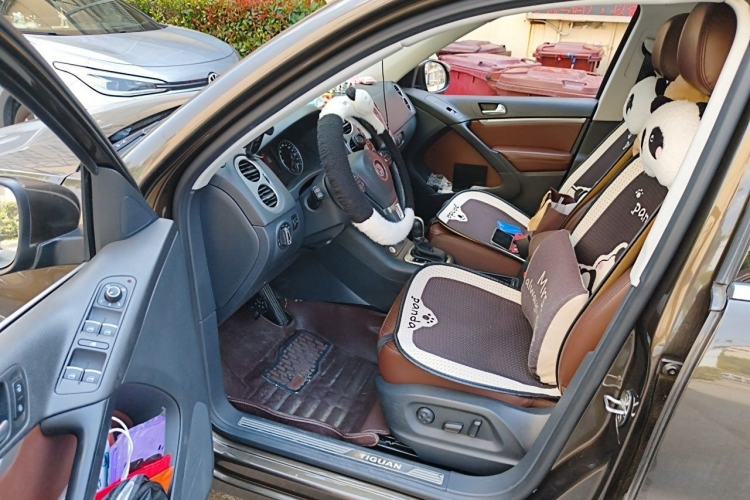 Used Volkswagen Tiguan 2015 1.8TSI Automatic All-Wheel-Drive Luxury Model Interior 3