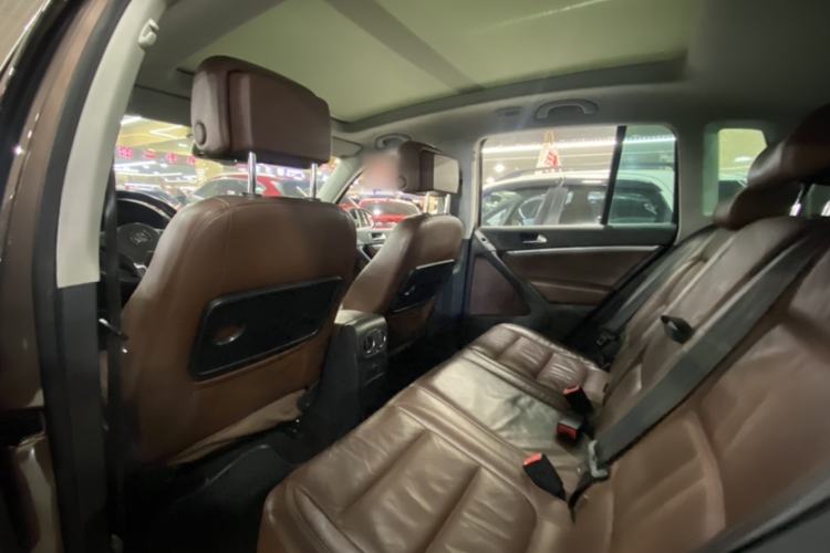 Used Volkswagen Tiguan 2015 2.0 TSI Comfort Edition Interior 4