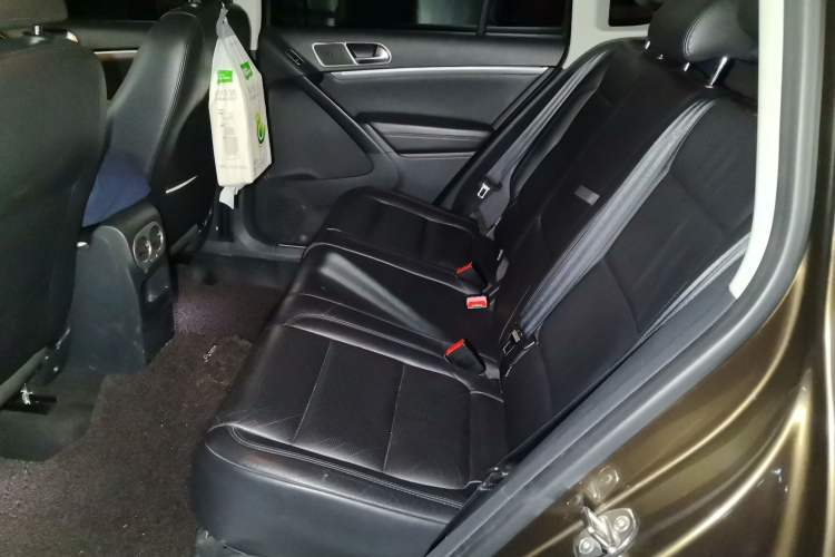 Used Volkswagen Tiguan 2015 1.8TSI Automatic Two-Wheel Drive Luxury Model Interior 4