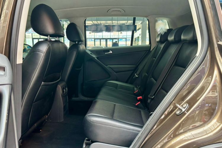 Used Volkswagen Tiguan 2015 1.8TSI Automatic Two-Wheel Drive Trend Edition Interior 4