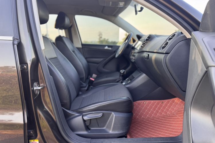 Used Volkswagen Tiguan 2015 1.8TSI Automatic Two-Wheel Drive Trend Edition Interior 5