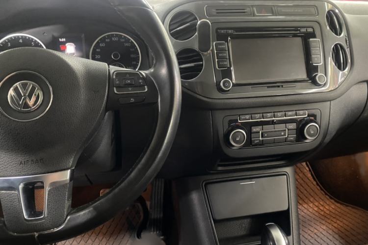 Used Volkswagen Tiguan 2015 2.0 TSI Comfort Edition Interior 5