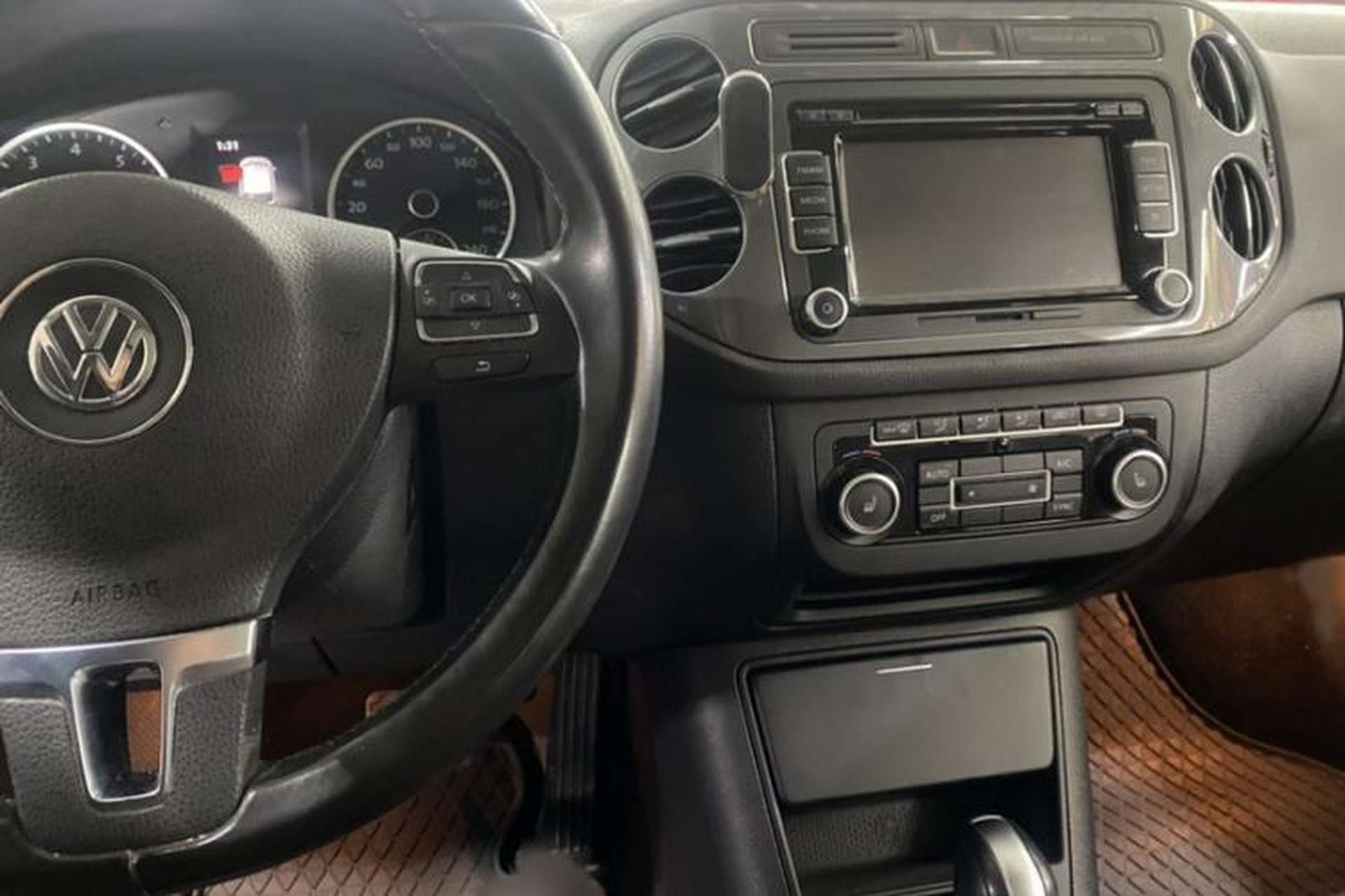 Used Volkswagen Tiguan 2015 2.0 TSI Comfort Edition Interior 5