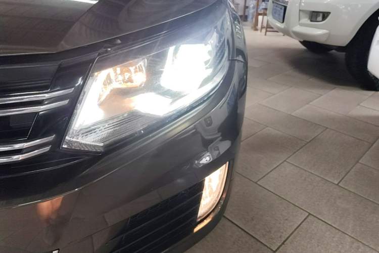Used Volkswagen Tiguan 2015 1.8TSI Automatic Two-Wheel Drive Comfort Edition Left Front Headlight